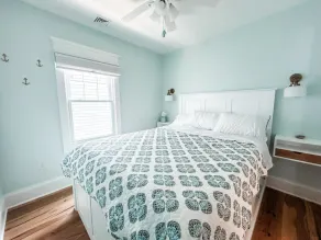 Adorable Bayfront Cottage; Heated Pool - 2 Bed & 2 Bath - Image 5