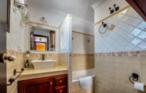 2 bedroom luxurious home in Grazalema - Image 2