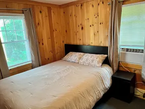 Lake Winnie Waterfront cottage w/ sandy beach, short walk to best spots in town! - Image 5