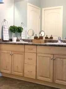 3 Bedroom Stylish Townhouse in a quite neighbourhood within town - Image 2
