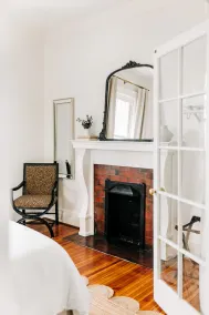 Designer Retreat in Quaint Historic District w Front Porch Dining under the oaks - Image 2