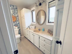 Spacious Lake home. Great for family/friends  getaway.  sleeps 10 - Image 2