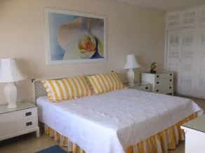 Waterfront ,  minutes from the beach, self catering, 24 hr security, - Image 5