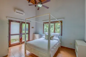 Stunning & Fully-Equipped Beach Pad - 5 BR Suites, Pool & 4 Minute Walk to Beach - Image 4