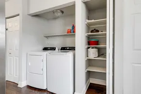 Cozy spacious family home near Carytown fully fenced - Image 2
