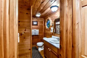 Spacious Retreat~ Hot Tub~ Stunning Views~ Game Room - Image 3