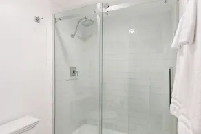 Appartement de vacances convivial et familial avec jacuzzi, barbecue et piscine | Vue plage | Adapté au travail à distance - Image 5