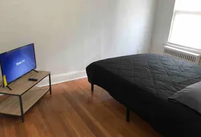 Spacious 2-bedroom apartment with 1-bathroom and private street entrance, MetLife Stadium FIFA World Cup 25 minutes away - Image 5