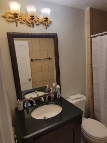 KING BED SUITE w. Large Backyard, 2 LVRMs & 2 FLs - Image 2