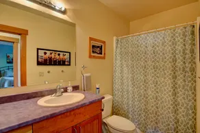 Hope Island Suite: Water-Mountain-Island view.  Couples, Girls Getaway! - Image 2