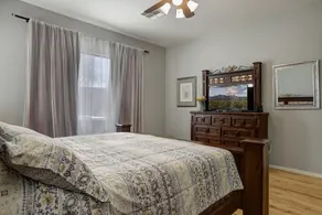 2400 pieds carrés, 4 chambres, 2 salles de bain, 9 couchages, bain à remous - Image 5