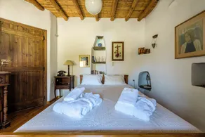 ANEZAS MANSION (casa a torre tradizionale in pietra isola di Andros-Grecia) - Image 4