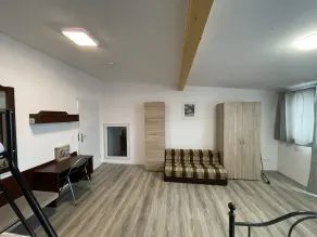 8P-Modern and newly renovated spacious apartment on two levels - Image 2