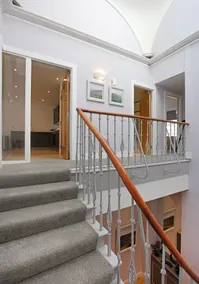 A spacious open plan apartment, in an unbeatable city-centre location. Sleeps 4. - Image 3