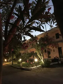 Banos Apartments and swimming pool - Image 2