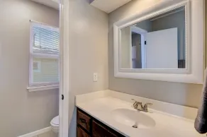 Retraite suburbaine récemment rénovée avec finitions de luxe - Image 4