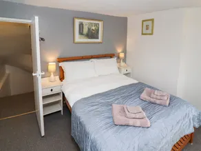 GLEED COTTAGE, pet friendly, character holiday cottage in Cheltenham - Image 5