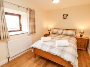 OWLS BARN, family friendly, character holiday cottage in Hartington - Image 5