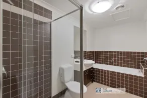 Central one bedroom unit, Thompson Ave Cowes, security entrance, no lift - Image 2