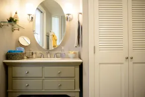 Charming private townhouse-style lodging, a block from Marblehead Harbor - Image 2