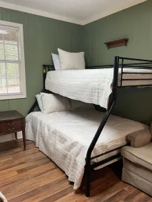 Private home 35 minutes from OleMiss Oxford-sleeps 1-16. Quiet getaway - Image 5