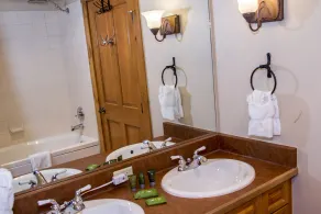 1 Schlafzimmer Gem! Viele Upgrades-Top Floor mit Gewölbedecken. Zusätzliches Schrankbett - Image 5