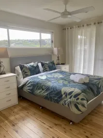 Relaxing & spacious holiday home, 2 minute walk to beach - Image 3