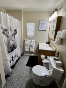 CUTE, QUIET, & COZY Farmhouse - Minutes away from everything in Ponca City! - Image 3