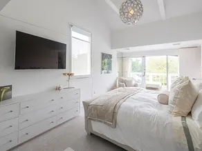\"THE WAVE\" is a Modern home that is the ideal retreat for Hamptons living. - Image 5