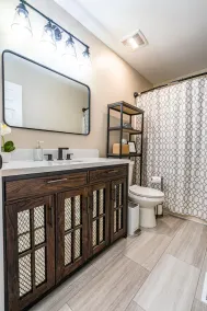 NEW! Fully stocked luxury home 5 min to I-65/I-72. - Image 3