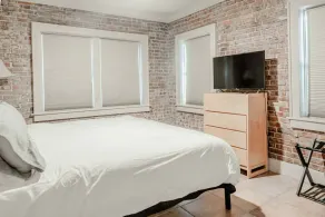 The Teak Follow, beautiful brick enclosed space - Image 5