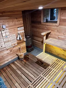 Historic Hewitt Onion Tower apt 2 Studio in central Marquette with sauna access - Image 1