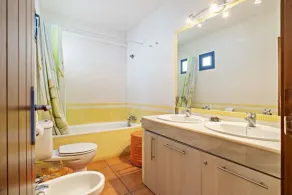 Apartment 100 meters from the beach with garage - Image 3