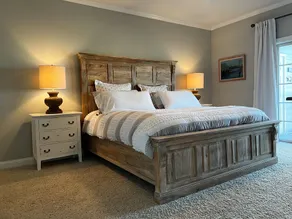 Upscale condo with magnificent marina views - Image 3
