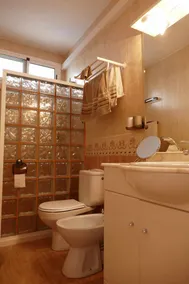 Lovely detached house with all comforts, swimming pool and not overlooked! - Image 2