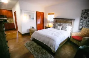 Casita Vino - Dog-Friendly Vineyard Retreat & Stay - Image 5