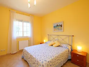 Beautiful private villa for 6 guests with private pool, WIFI, TV, patio and pets allowed - Image 4