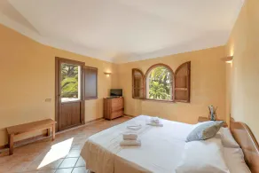 Holiday apartment with swimming pool near the sea - Image 4