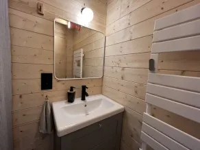Z 2 Lodge - Contemporary living in a green setting. - Image 3