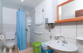 Lovely home in Pucisca - Image 3