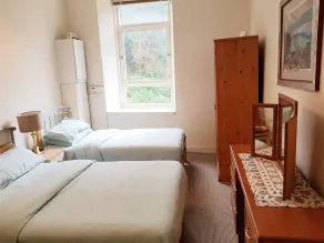 Cozy Coastal Apartment In Historic Port Glasgow - Image 3
