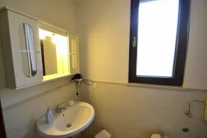 Borgo Salino C: un apartamento de tres pisos característico y acogedor en el estilo característico de la campiña de Apulia. - Image 4