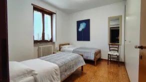 Apartment 75 sm with 5/6 beds - closed parking space- served by public transport - Image 4
