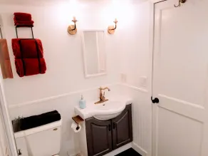Cottage Suite Whirlpool Tub - Image 4