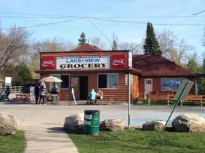 Lake Simcoe Beach Oasis with Backyard and Firepit - Image 2