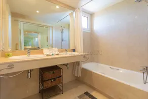 Frontline beach 2 bedroom apartment in Los Granados with panoramic sea views, pool, gardens, Wi-Fi - Image 2