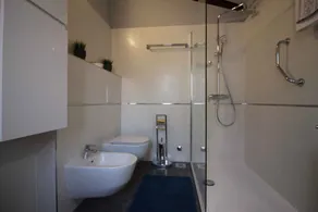 Semesterlägenhet med fin balkong, upp till 4 personer, luftkonditionerad, nära stranden - Image 5