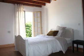 Beautiful 4-Bed country cottage with pool - Image 4