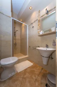 Cozy house with sea view, garden and terrace, free WiFi - Image 4