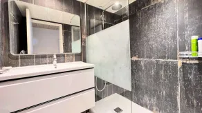 Superb villa with sea view with private parking - Image 3